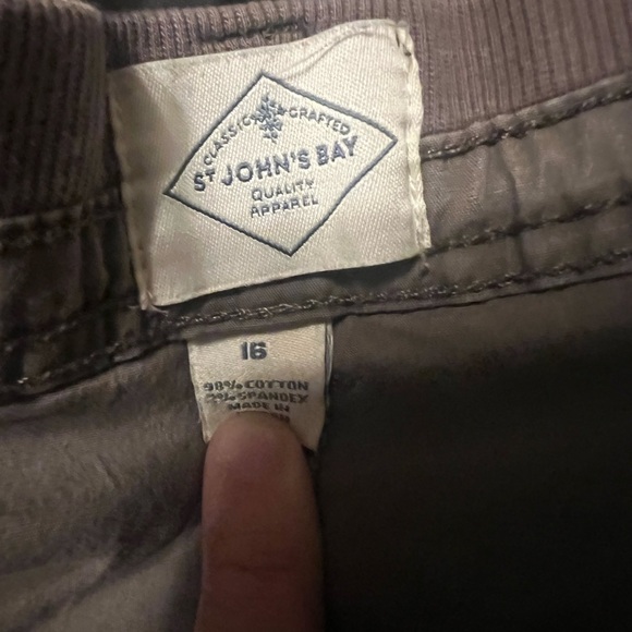 St. John's Bay Women's Cargo Shorts - Tan - Picture 3 of 4